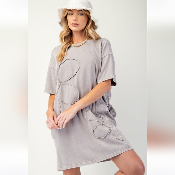 New Easel Daisy Flower Patch Mineral Washed T-Shirt Dress Ash Grey - Picture 4 of 4